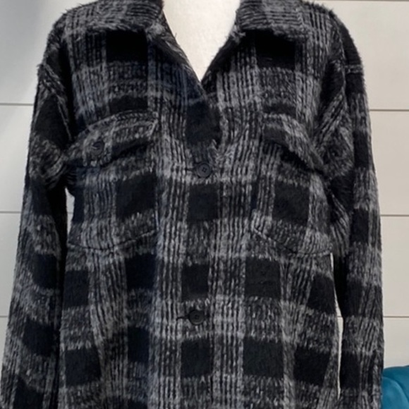 Shacket - Picture 2 of 2